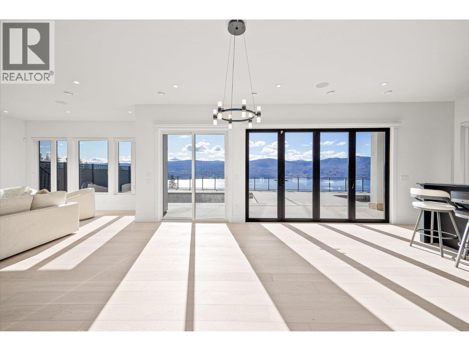  1343 Vineyard Drive, West Kelowna