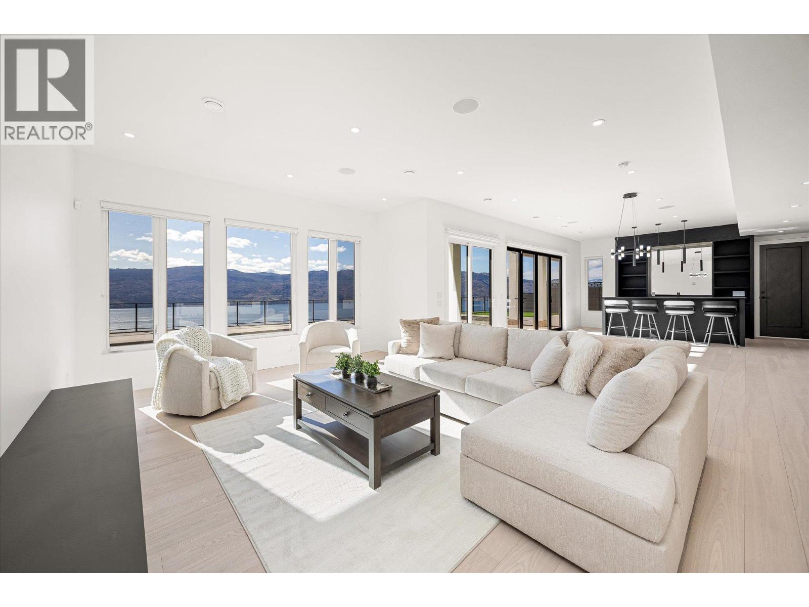  1343 Vineyard Drive, West Kelowna