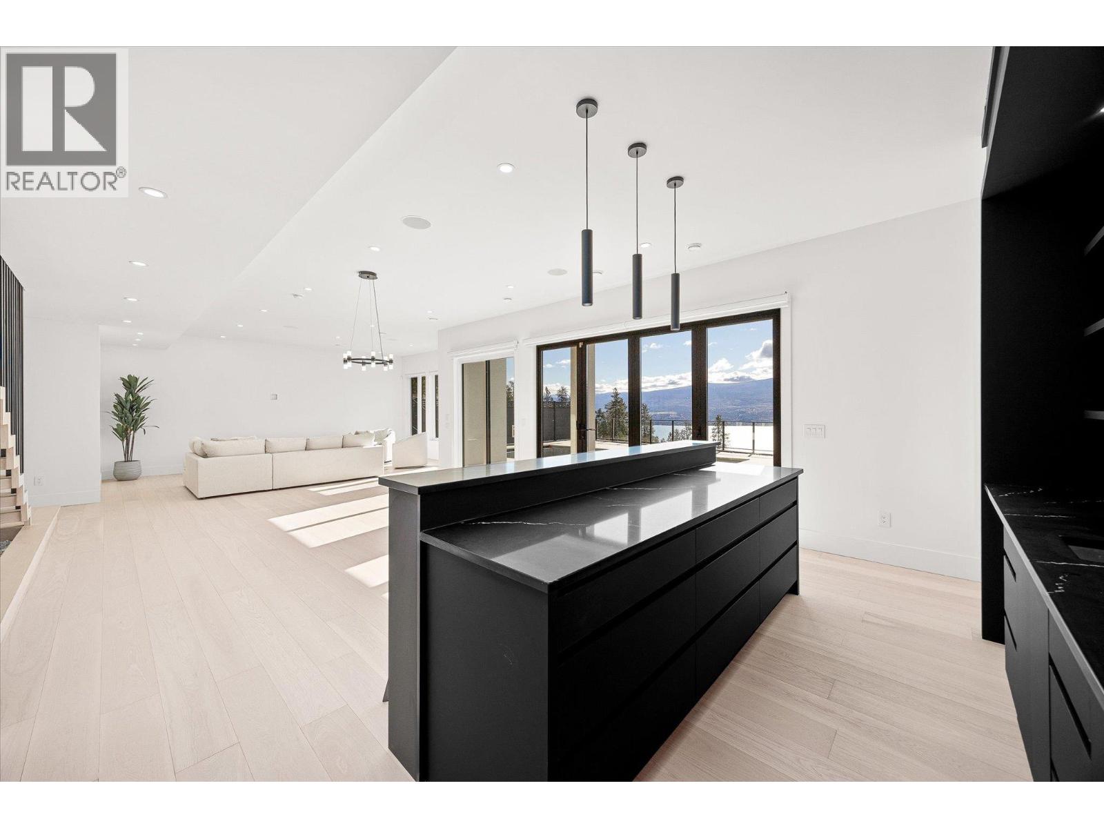  1343 Vineyard Drive, West Kelowna