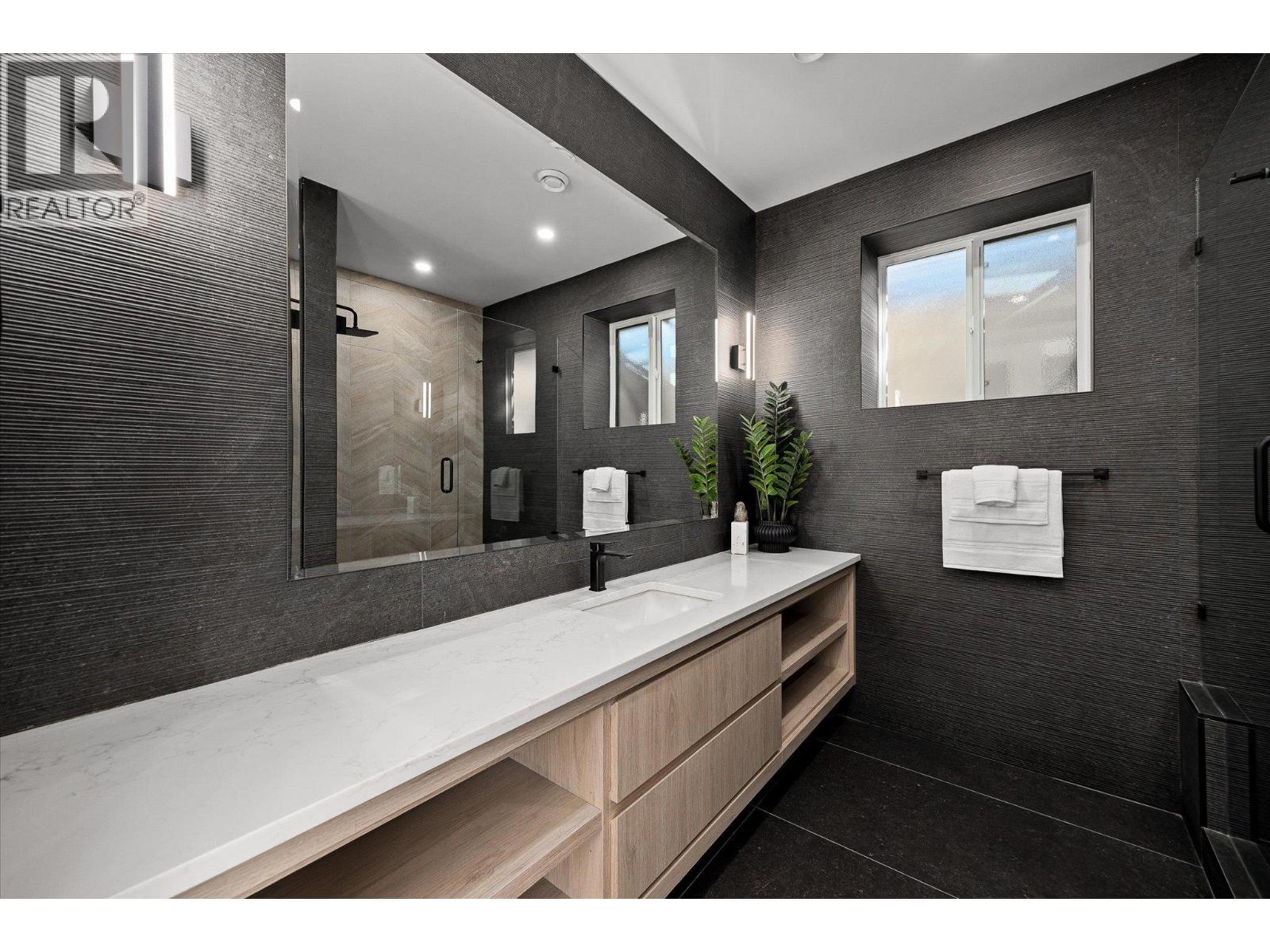  1343 Vineyard Drive, West Kelowna