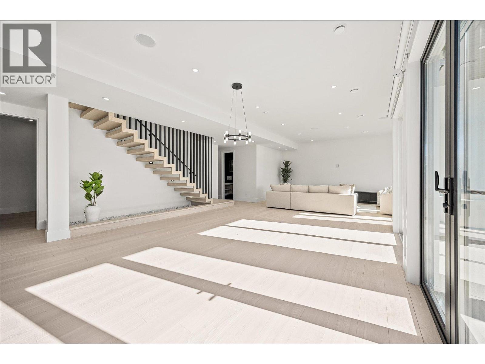  1343 Vineyard Drive, West Kelowna