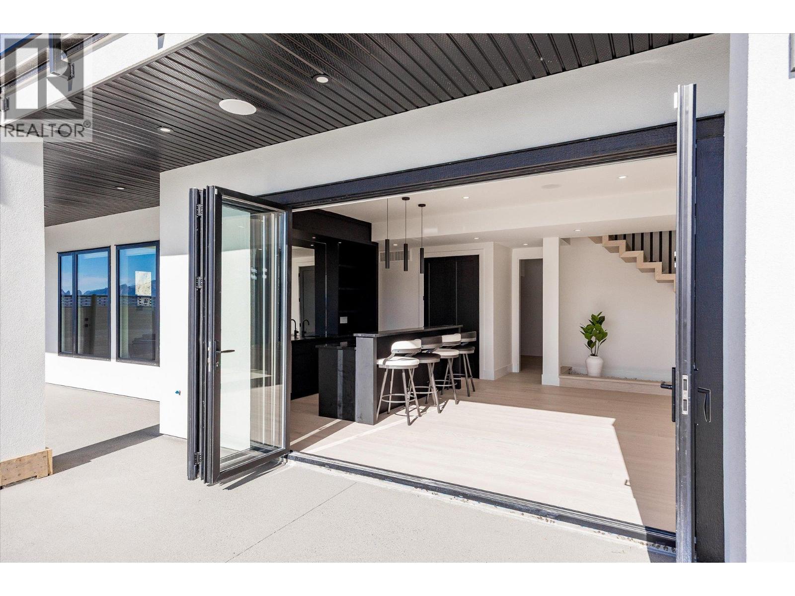  1343 Vineyard Drive, West Kelowna