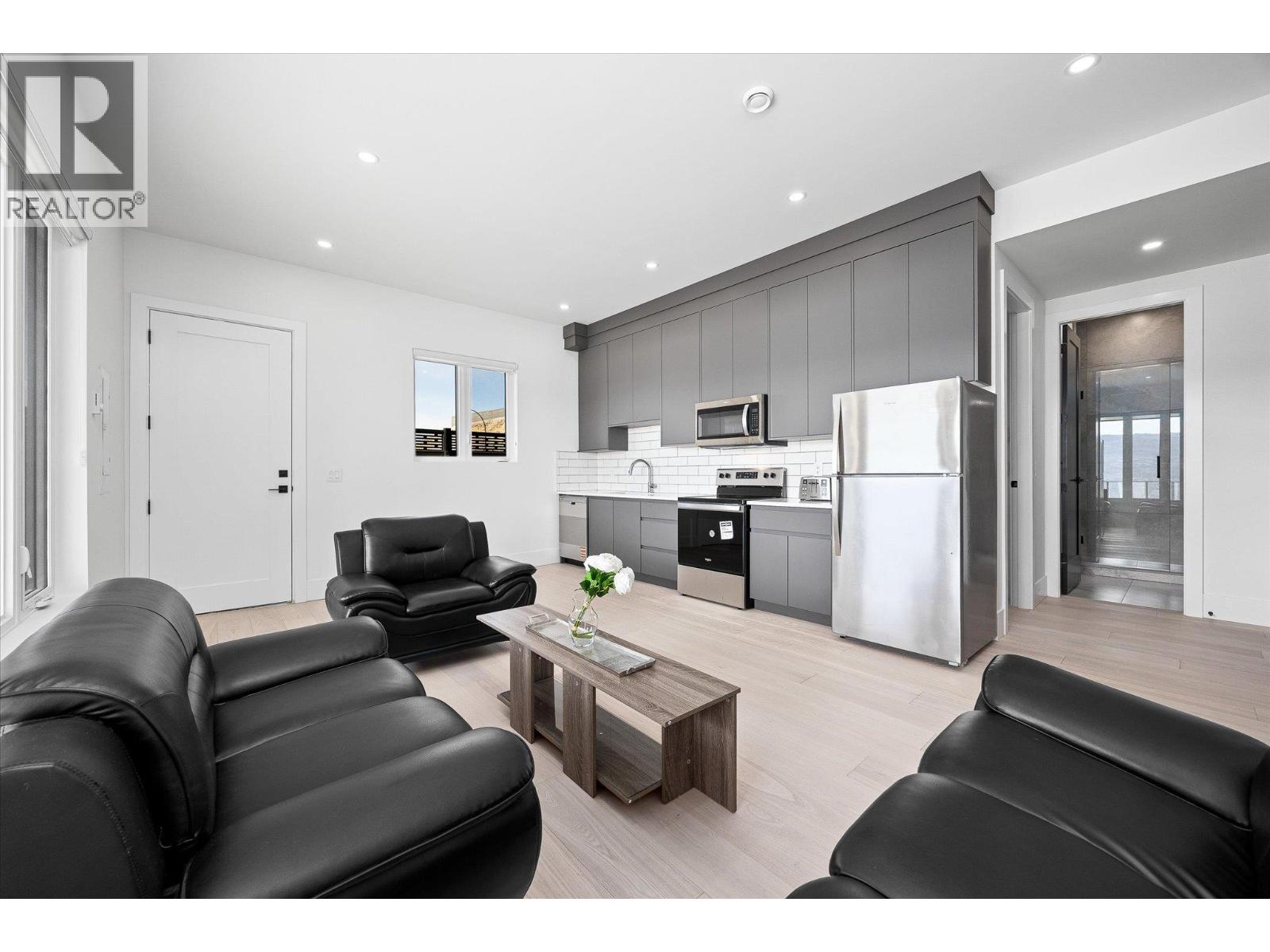  1343 Vineyard Drive, West Kelowna