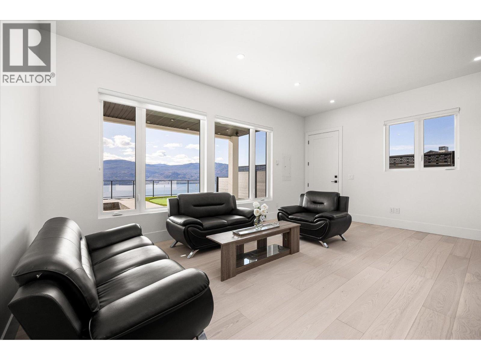  1343 Vineyard Drive, West Kelowna