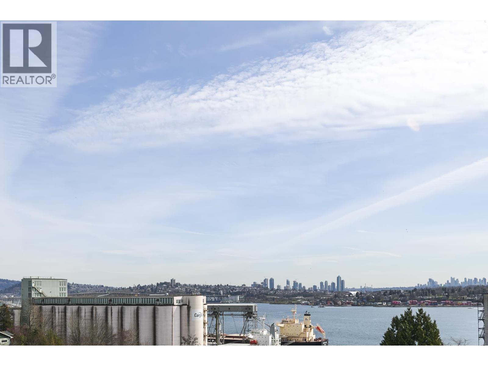 356 555 E 2ND STREET, North Vancouver