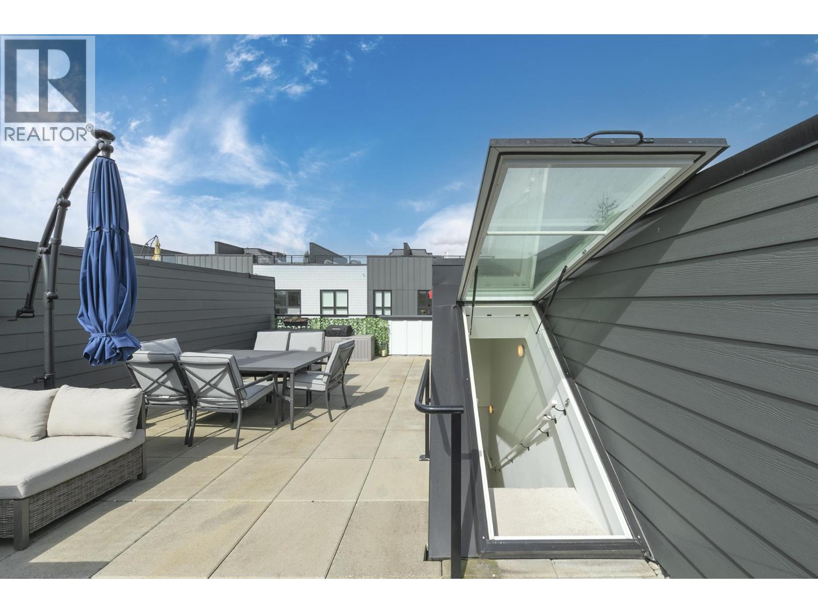 356 555 E 2ND STREET, North Vancouver