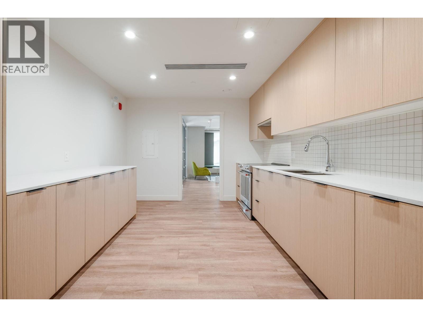 508 721 ANSKAR COURT, Coquitlam