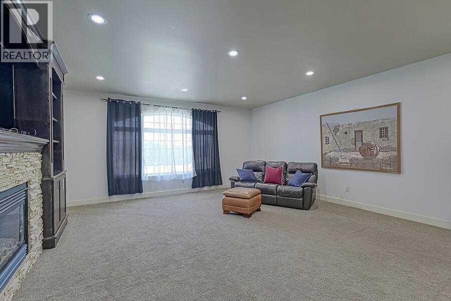 Single Family House for Sale in  Rockcliff Point NW Rocky Ridge Calgary 