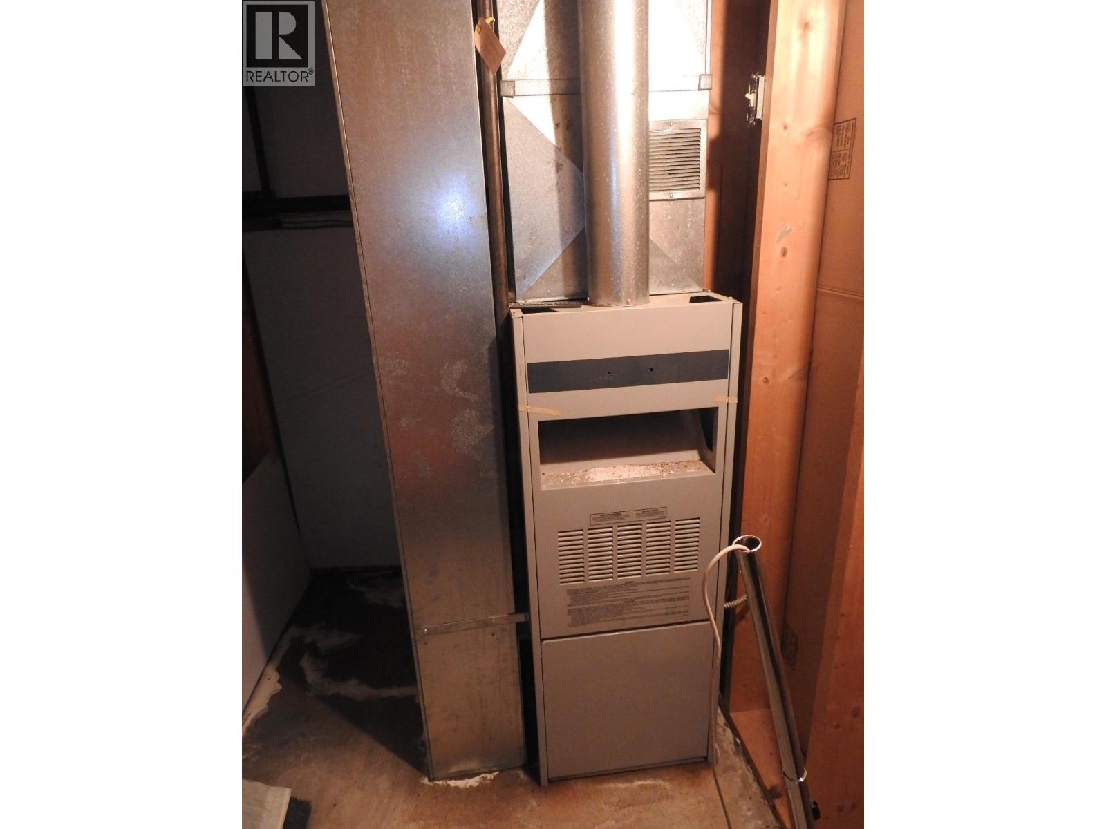 4596 Back Enderby Road - 40