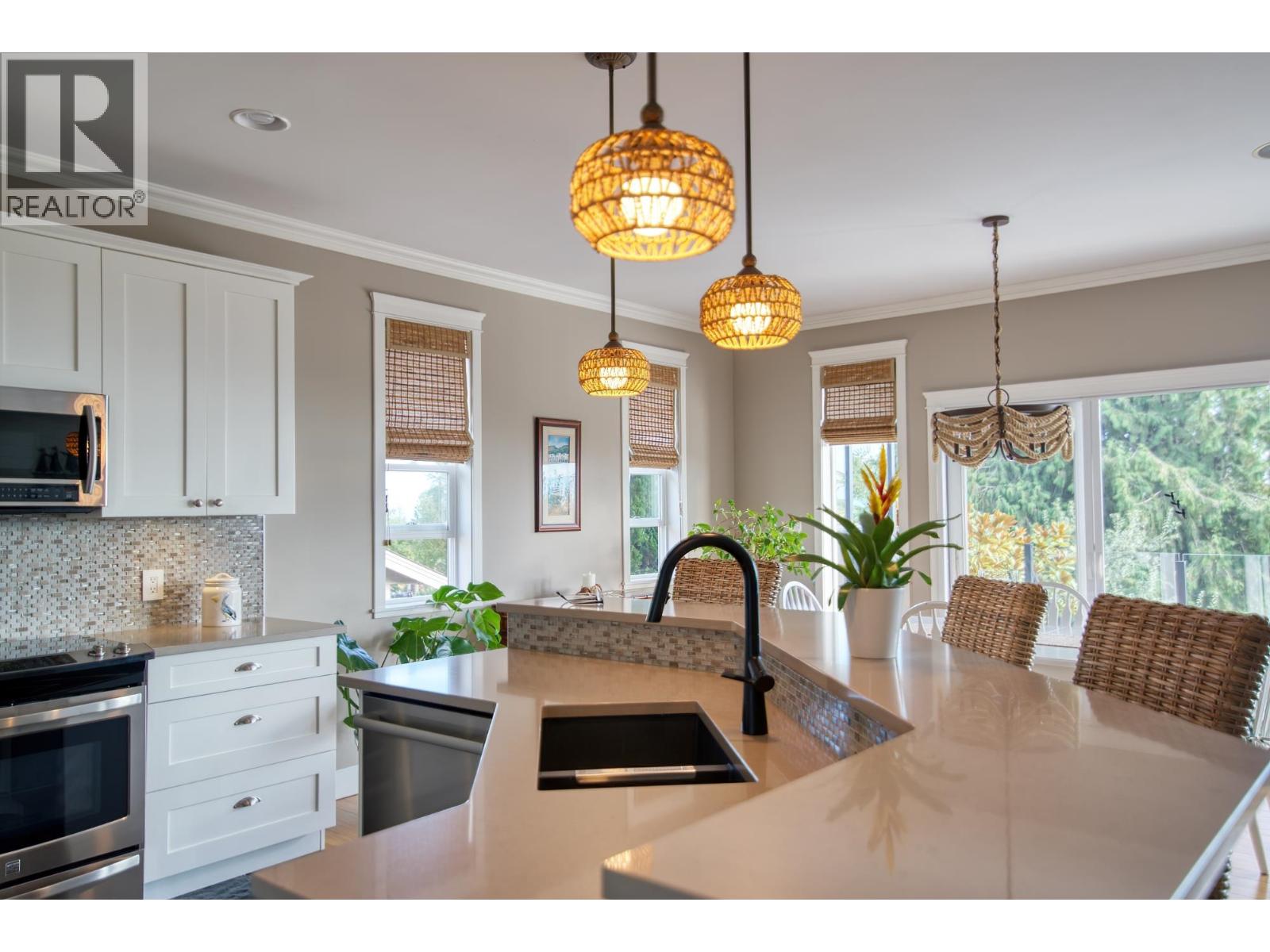 6369 JASPER ROAD, Sechelt