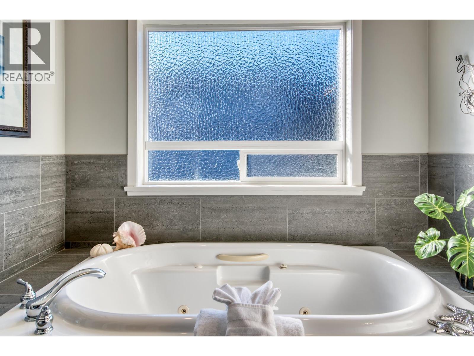 6369 JASPER ROAD, Sechelt