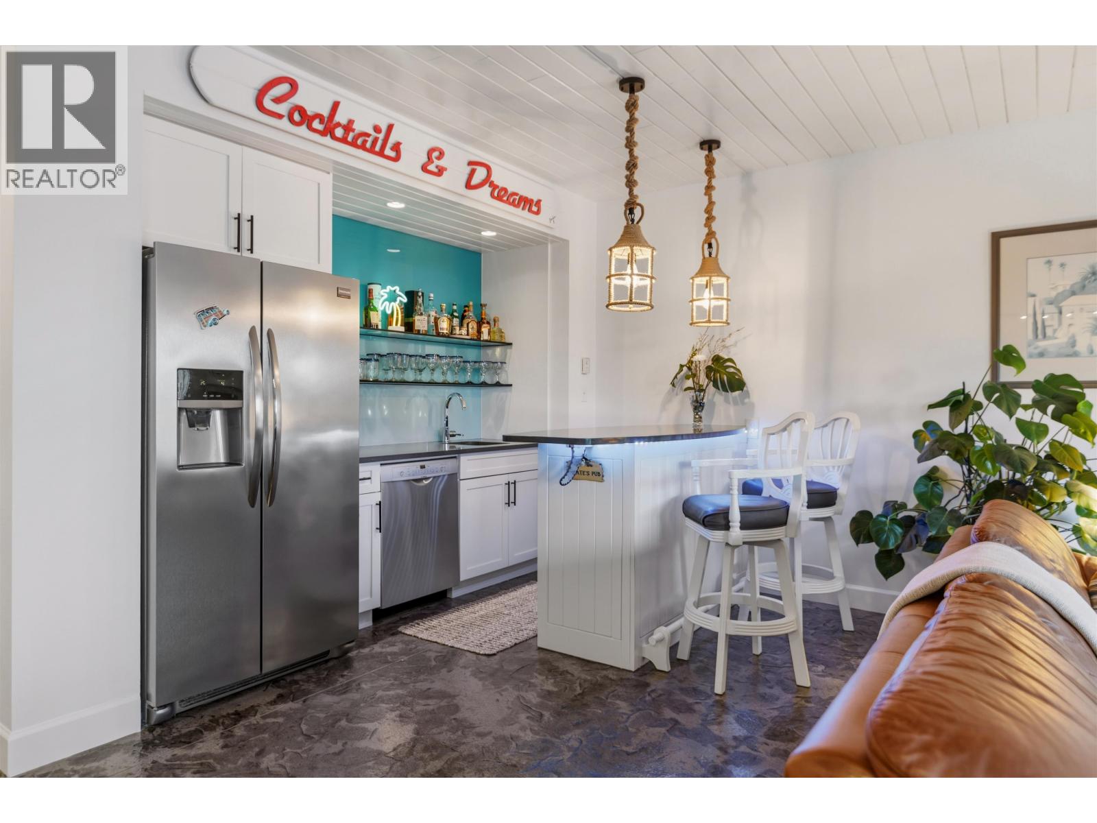 6369 JASPER ROAD, Sechelt