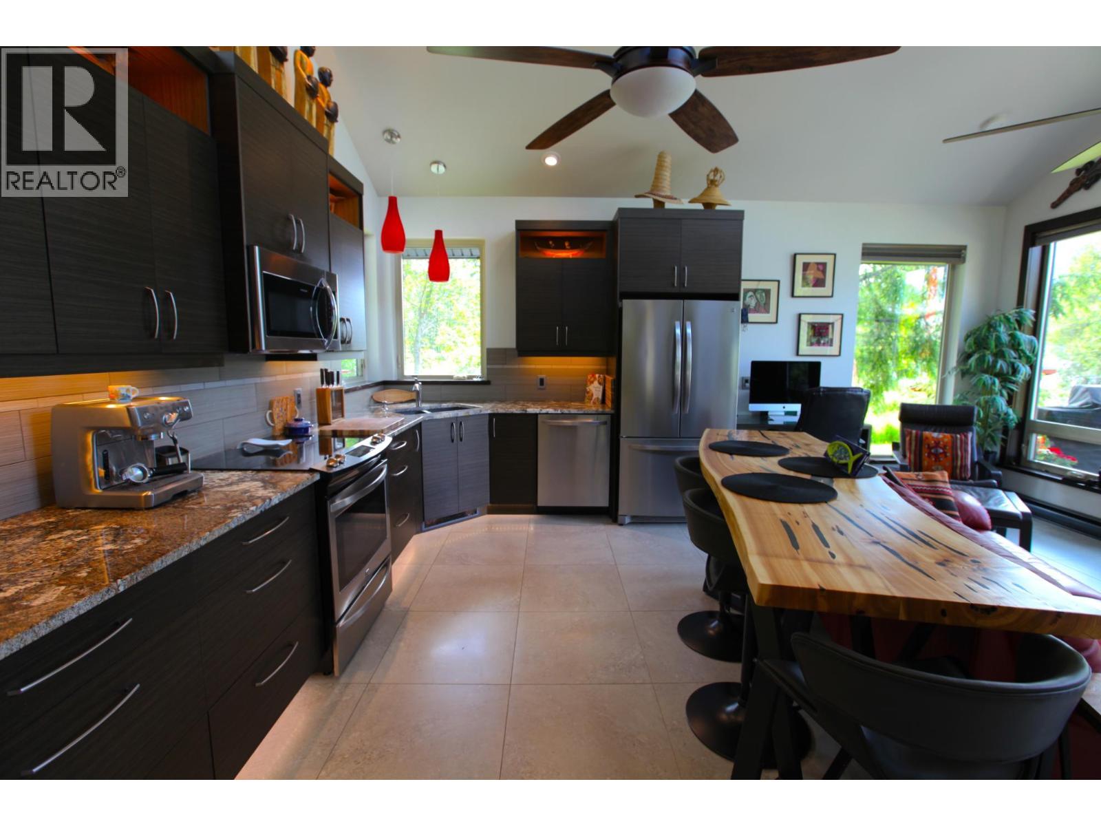  179 KOOTENAY LAKE Road, Procter