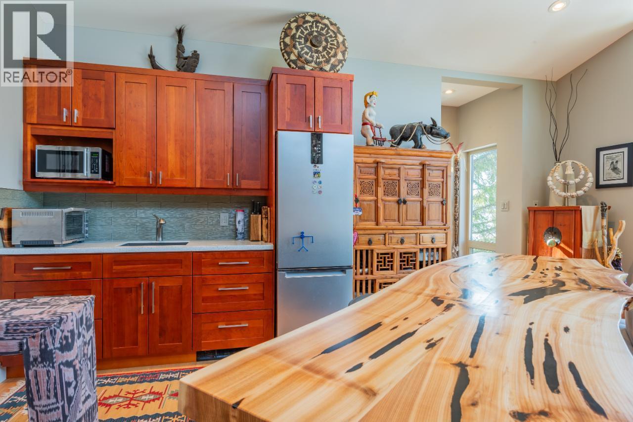  179 KOOTENAY LAKE Road, Procter