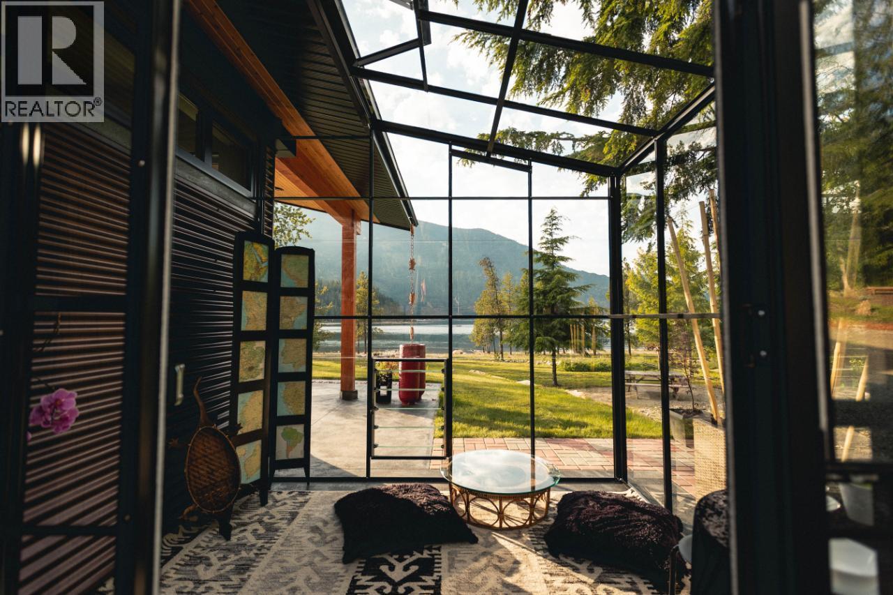  179 KOOTENAY LAKE Road, Procter