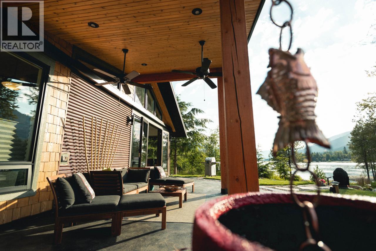  179 KOOTENAY LAKE Road, Procter