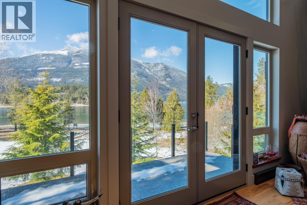  179 KOOTENAY LAKE Road, Procter