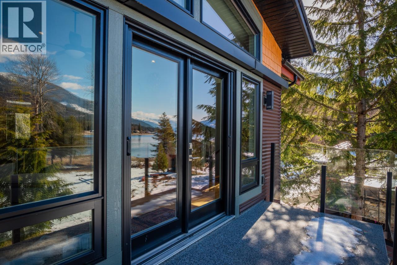  179 KOOTENAY LAKE Road, Procter