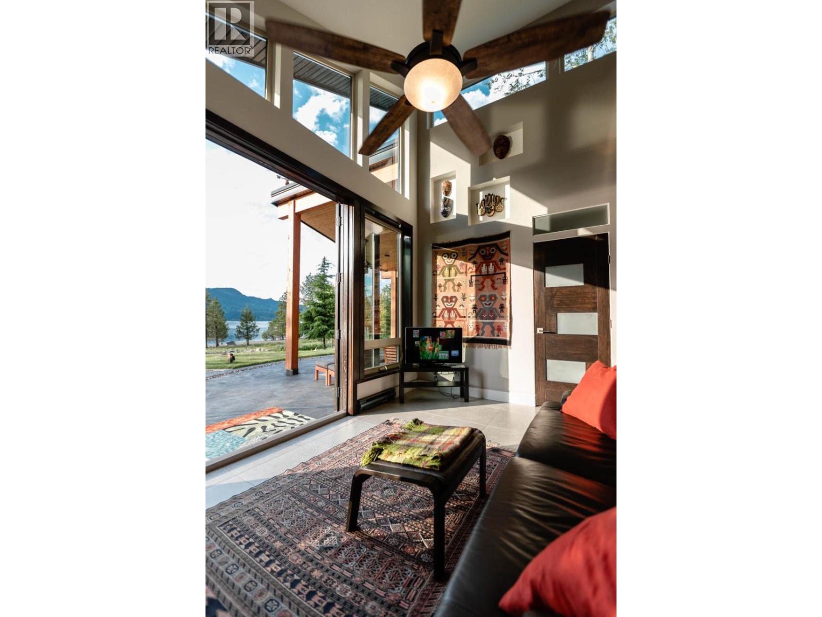  179 KOOTENAY LAKE Road, Procter