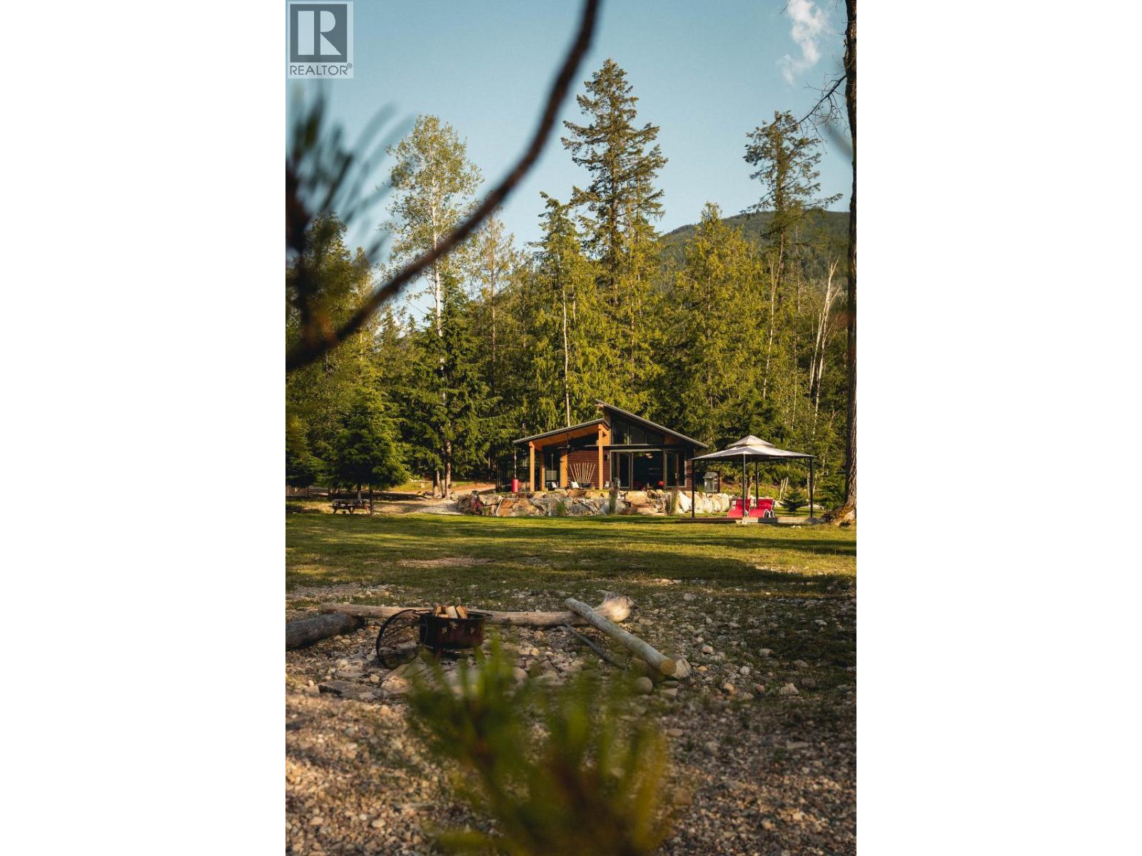  179 KOOTENAY LAKE Road, Procter