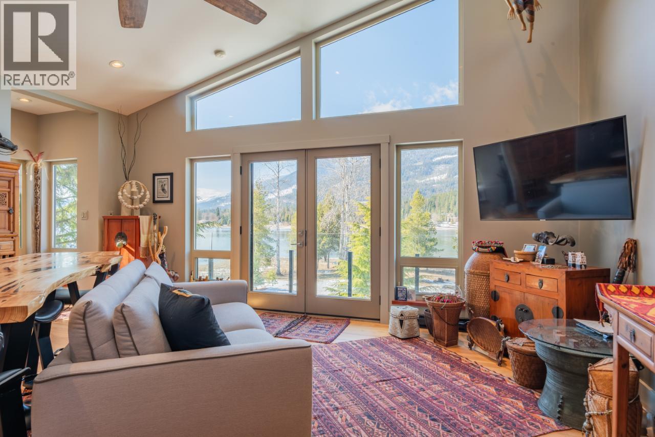  179 KOOTENAY LAKE Road, Procter