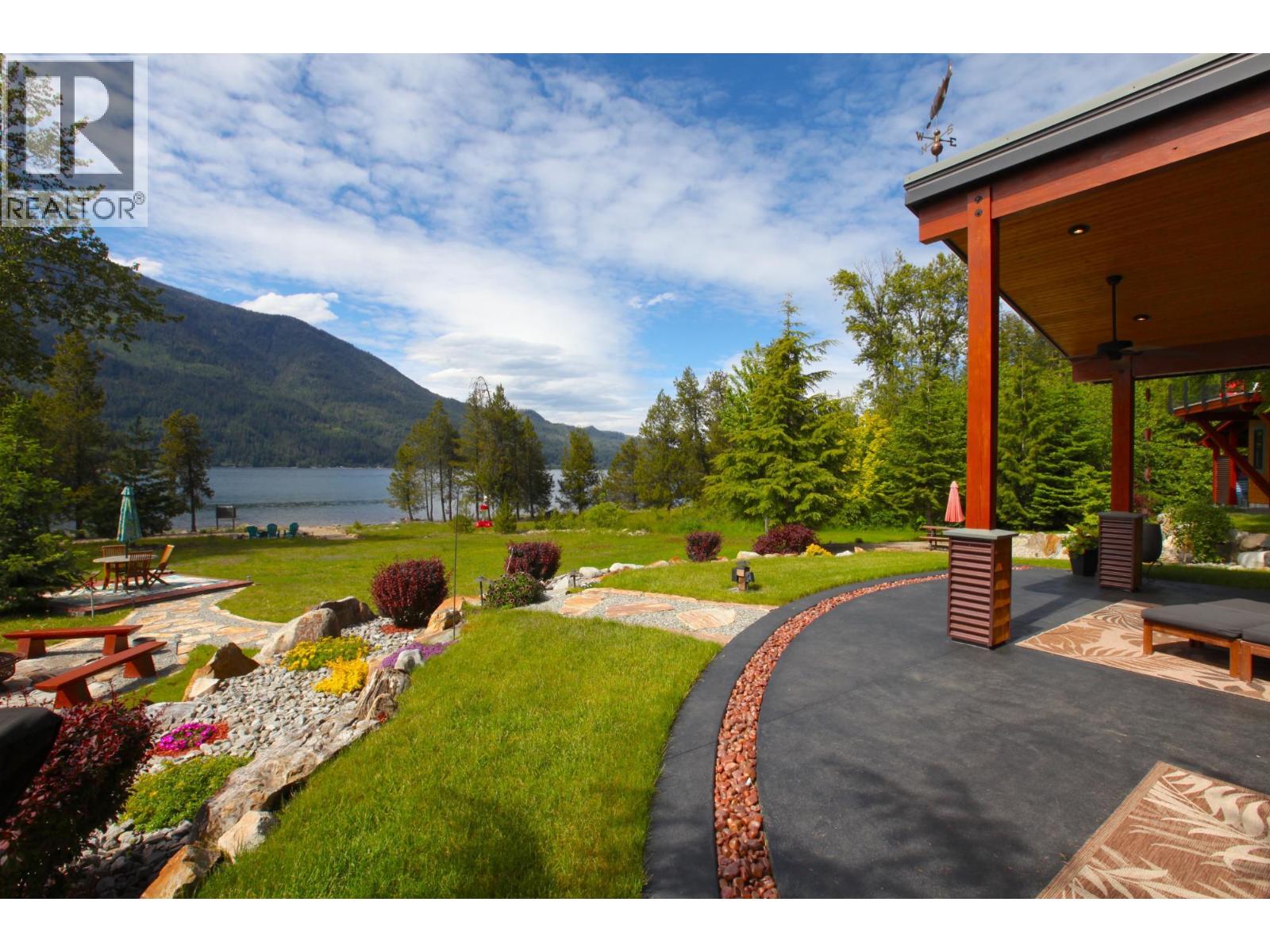  179 KOOTENAY LAKE Road, Procter