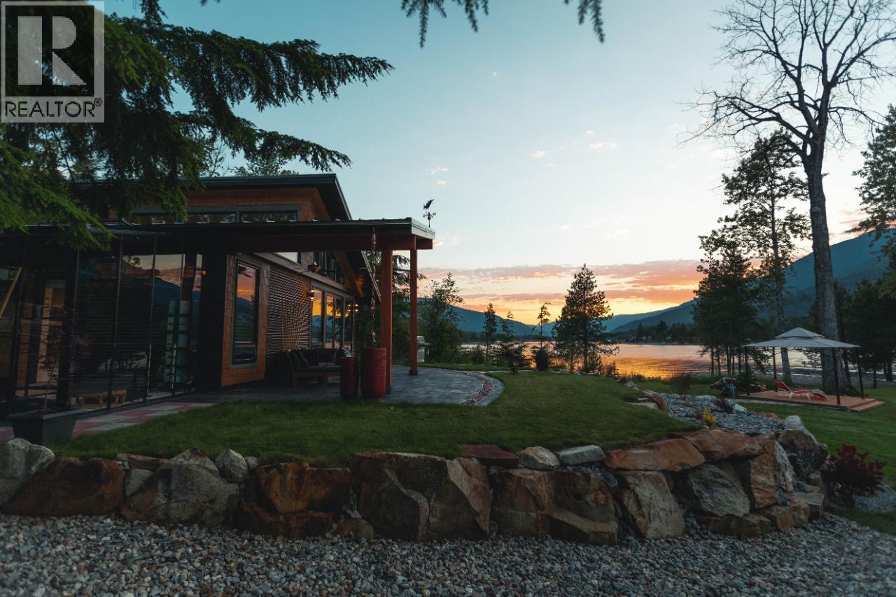  179 KOOTENAY LAKE Road, Procter