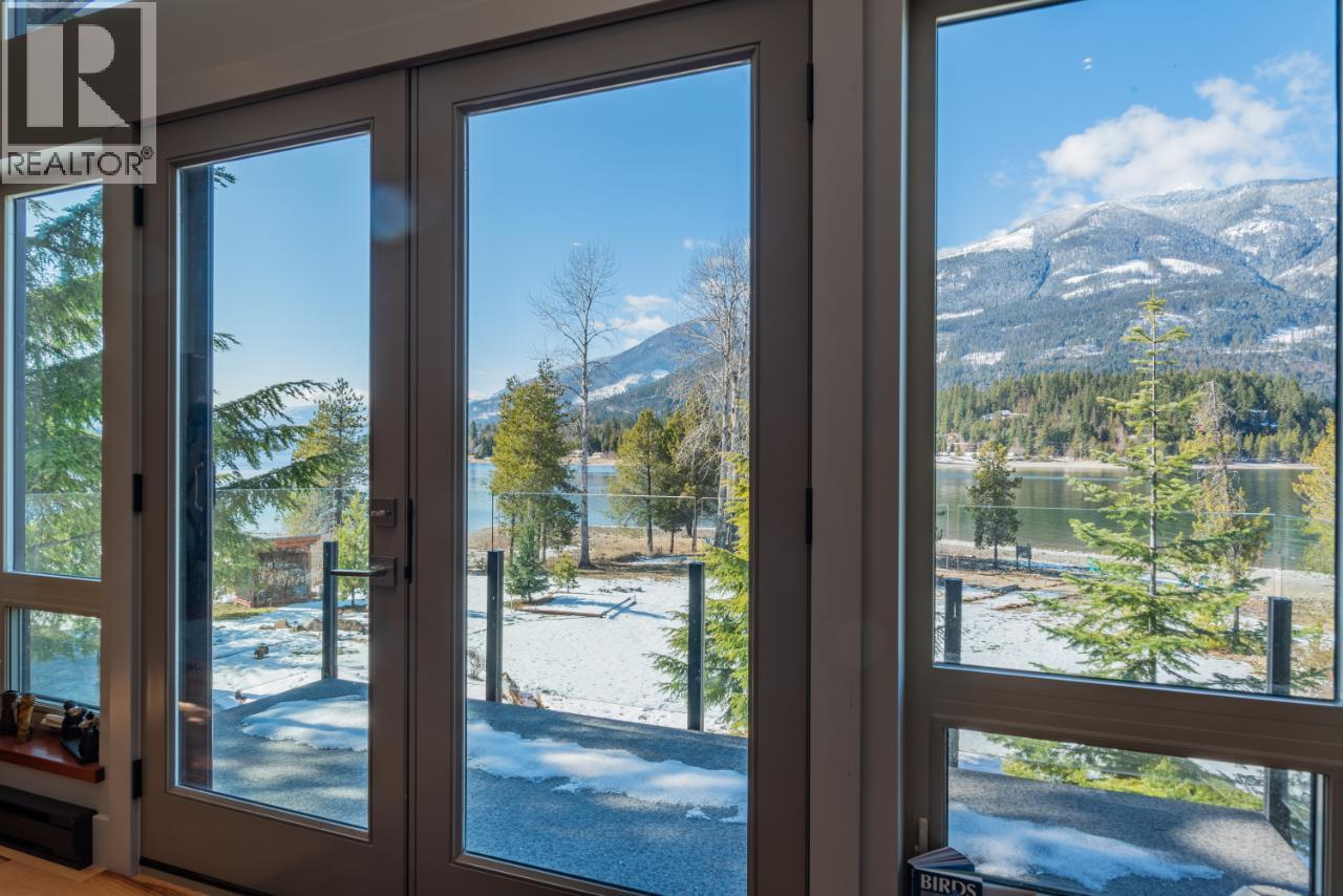  179 KOOTENAY LAKE Road, Procter