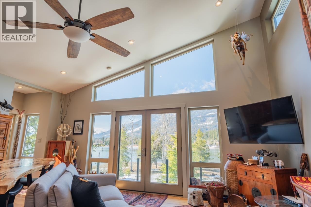  179 KOOTENAY LAKE Road, Procter