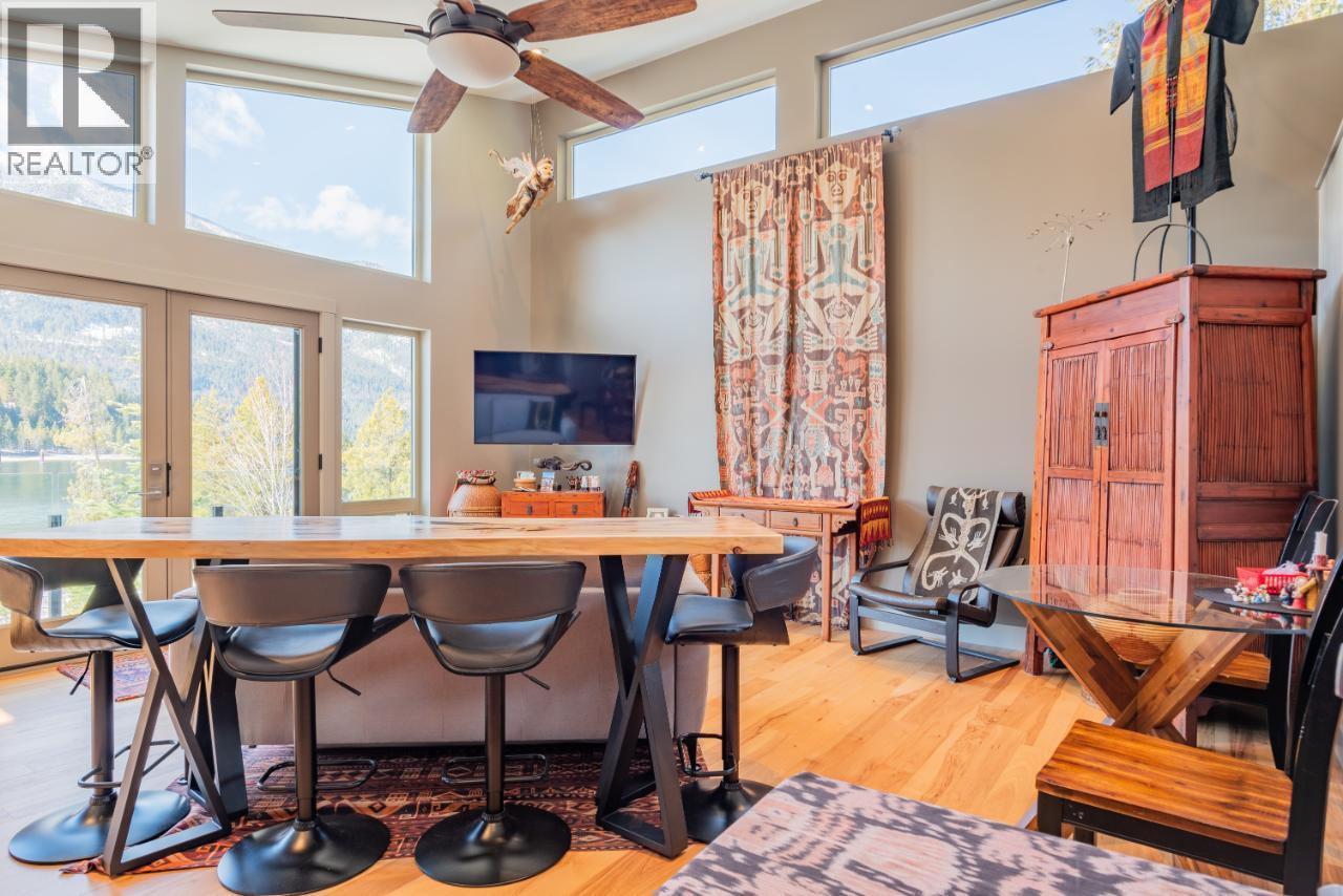  179 KOOTENAY LAKE Road, Procter