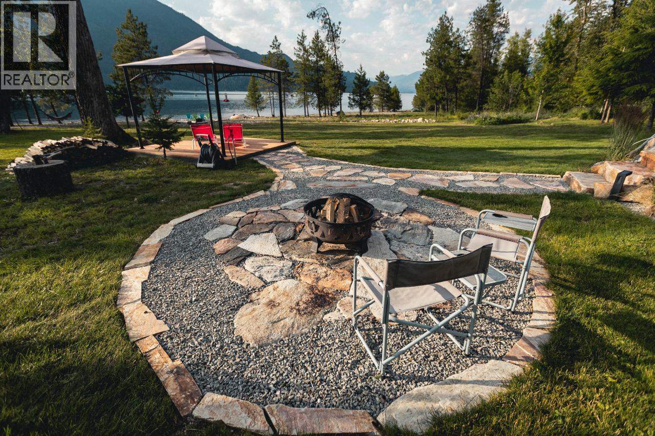  179 KOOTENAY LAKE Road, Procter