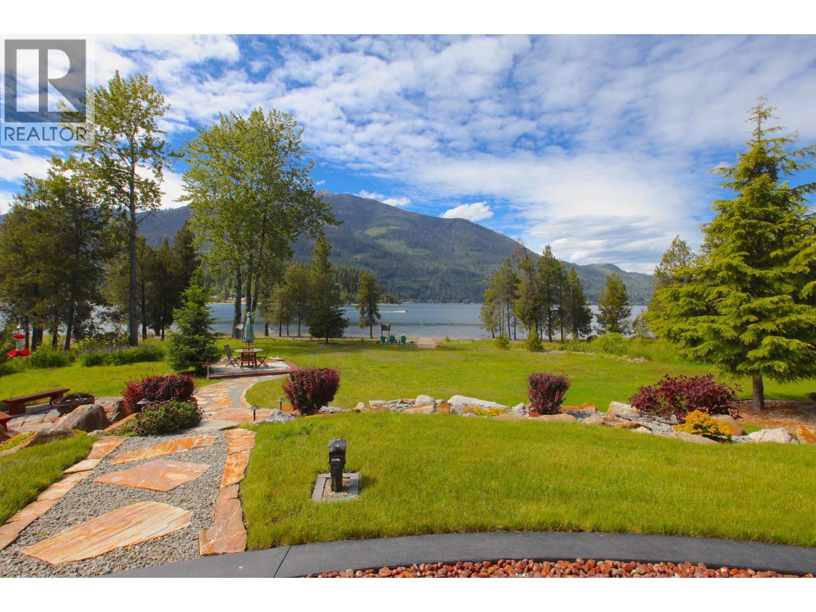  179 KOOTENAY LAKE Road, Procter