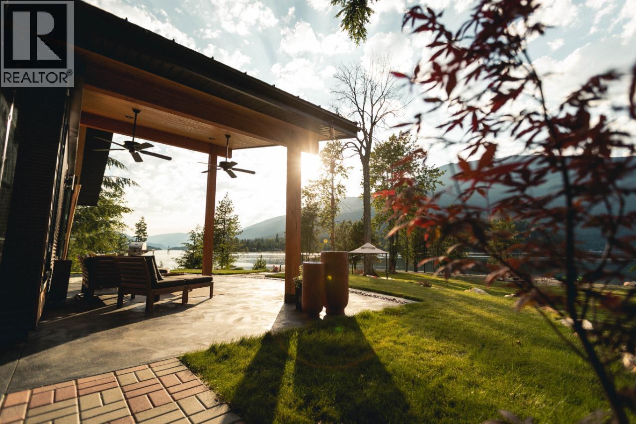  179 KOOTENAY LAKE Road, Procter