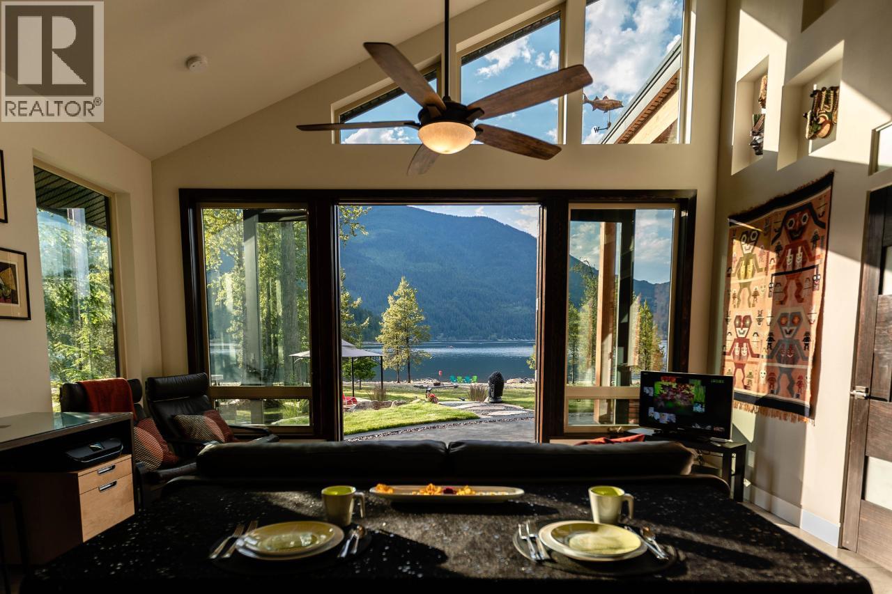  179 KOOTENAY LAKE Road, Procter