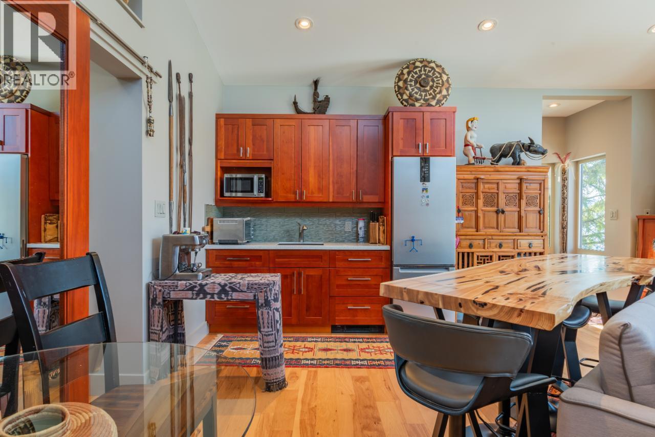  179 KOOTENAY LAKE Road, Procter