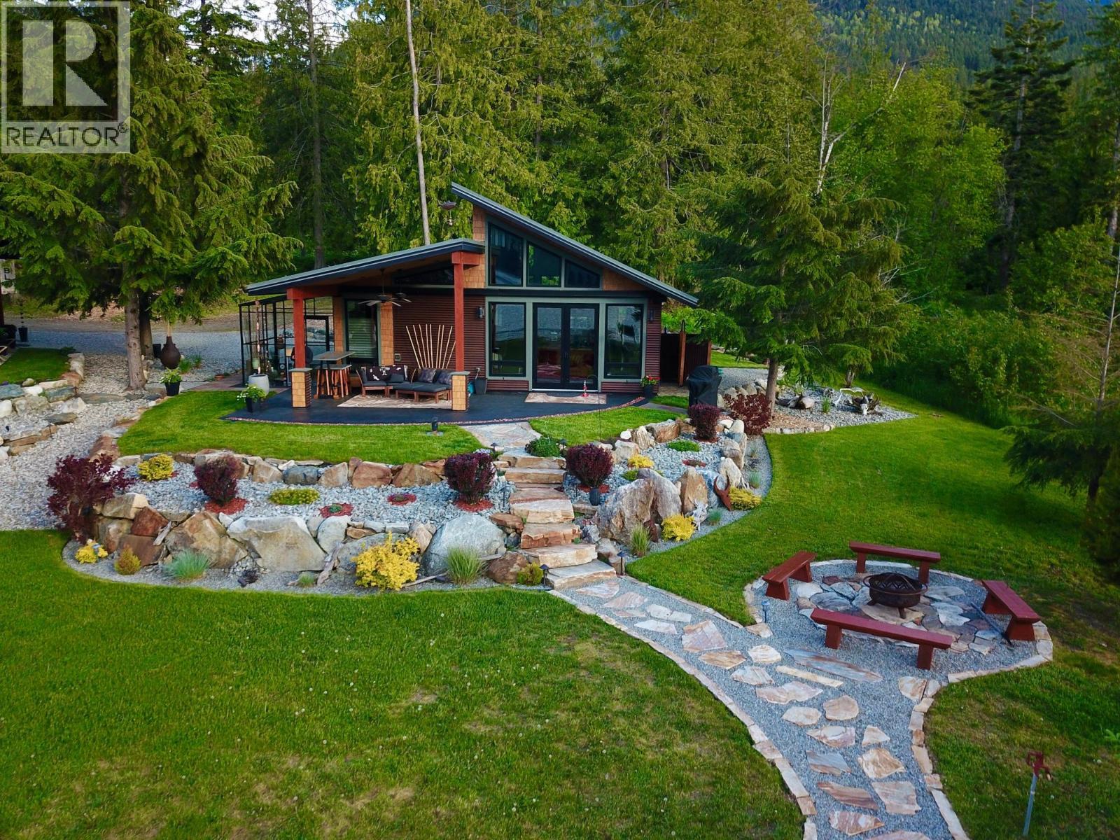  179 KOOTENAY LAKE Road, Procter