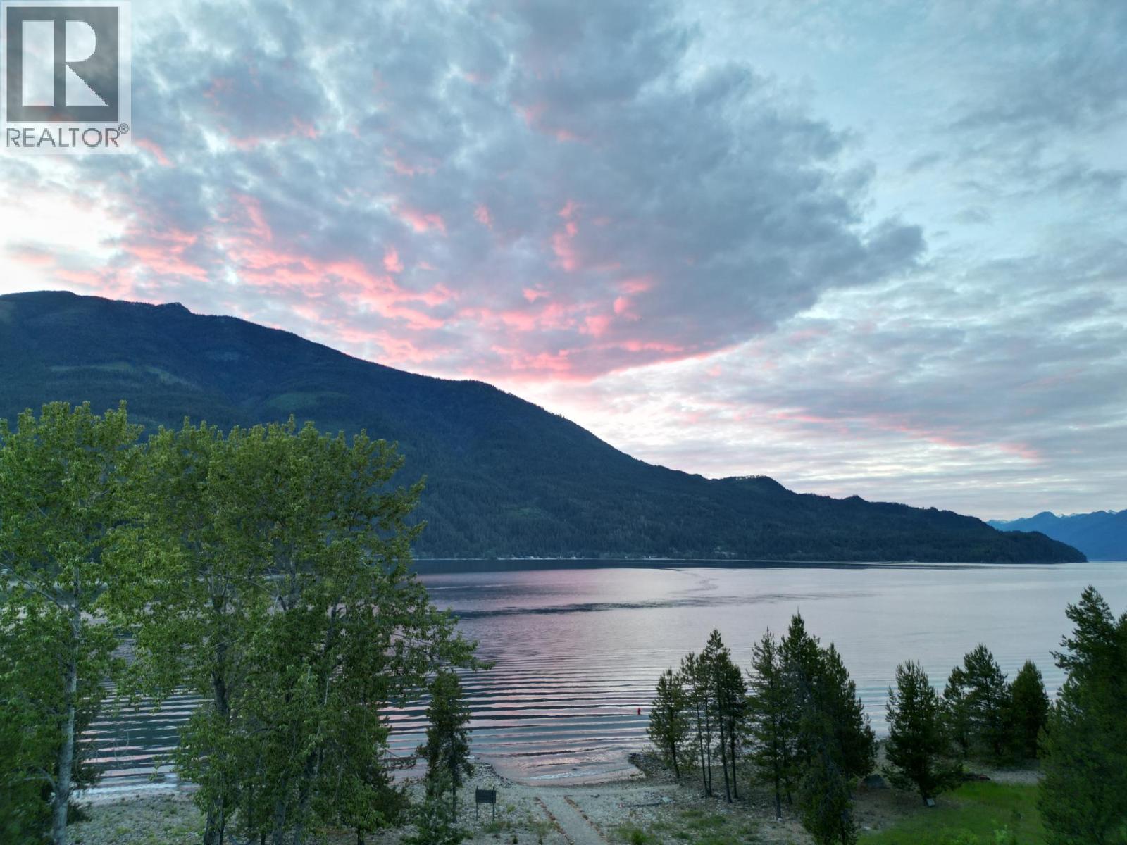  179 KOOTENAY LAKE Road, Procter