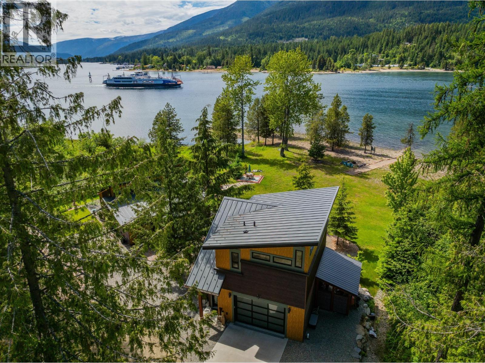  179 KOOTENAY LAKE Road, Procter