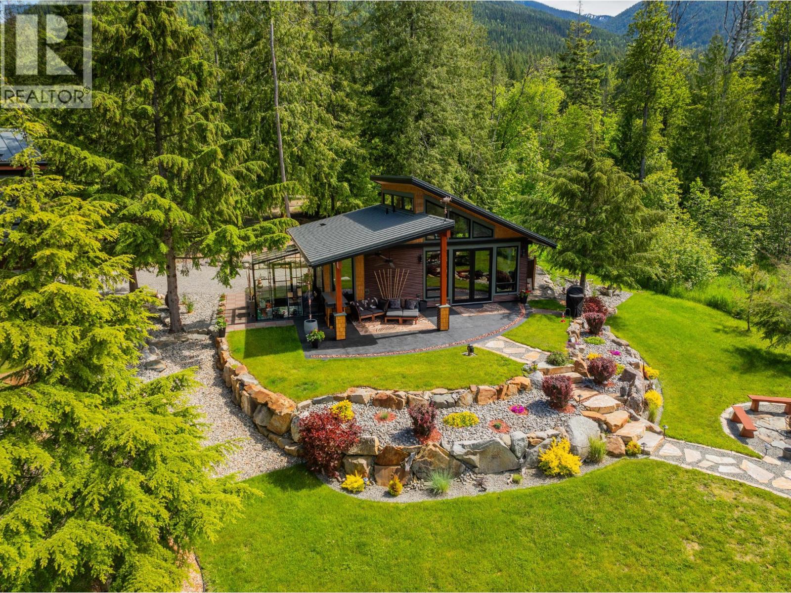  179 KOOTENAY LAKE Road, Procter