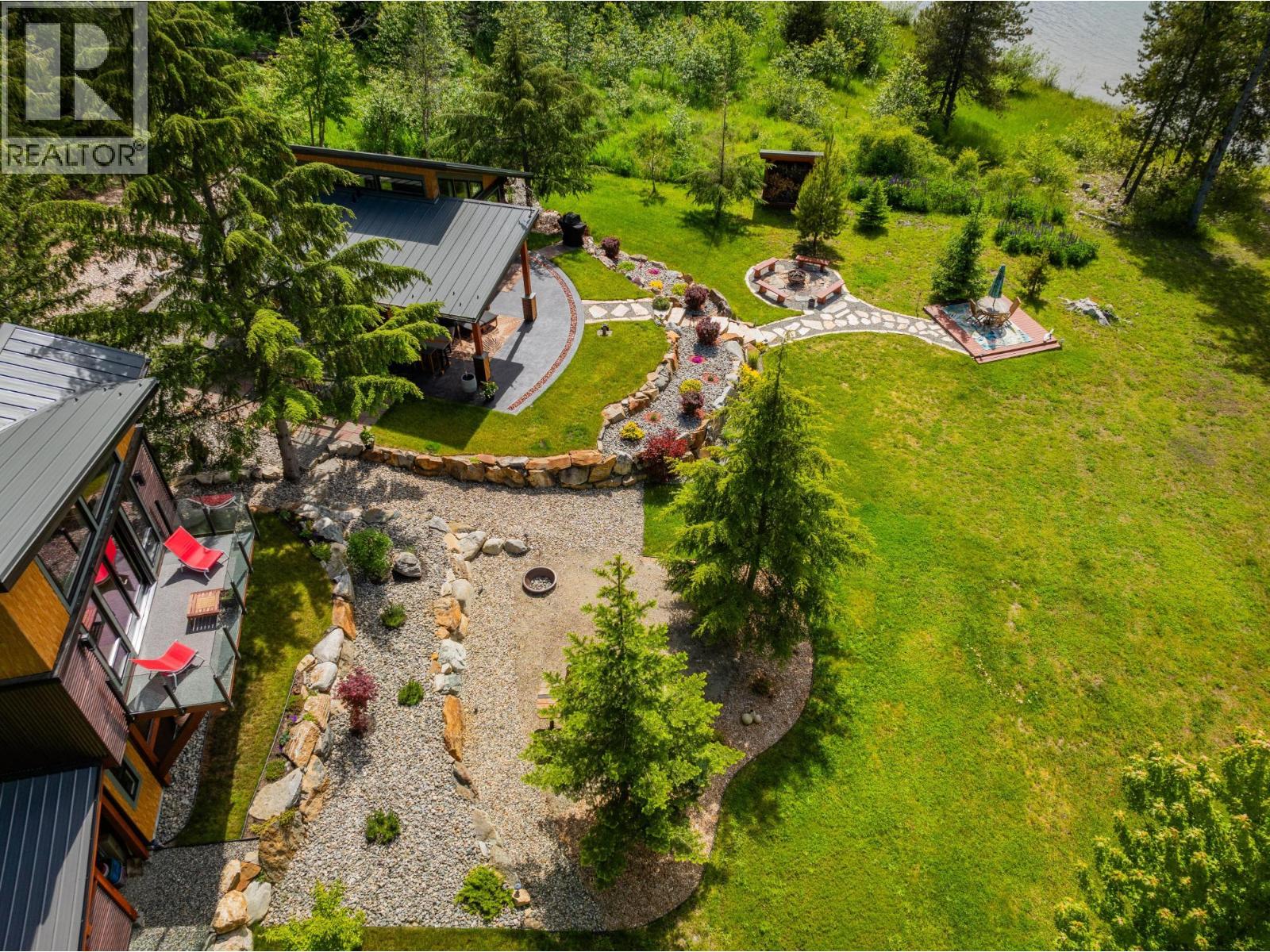  179 KOOTENAY LAKE Road, Procter