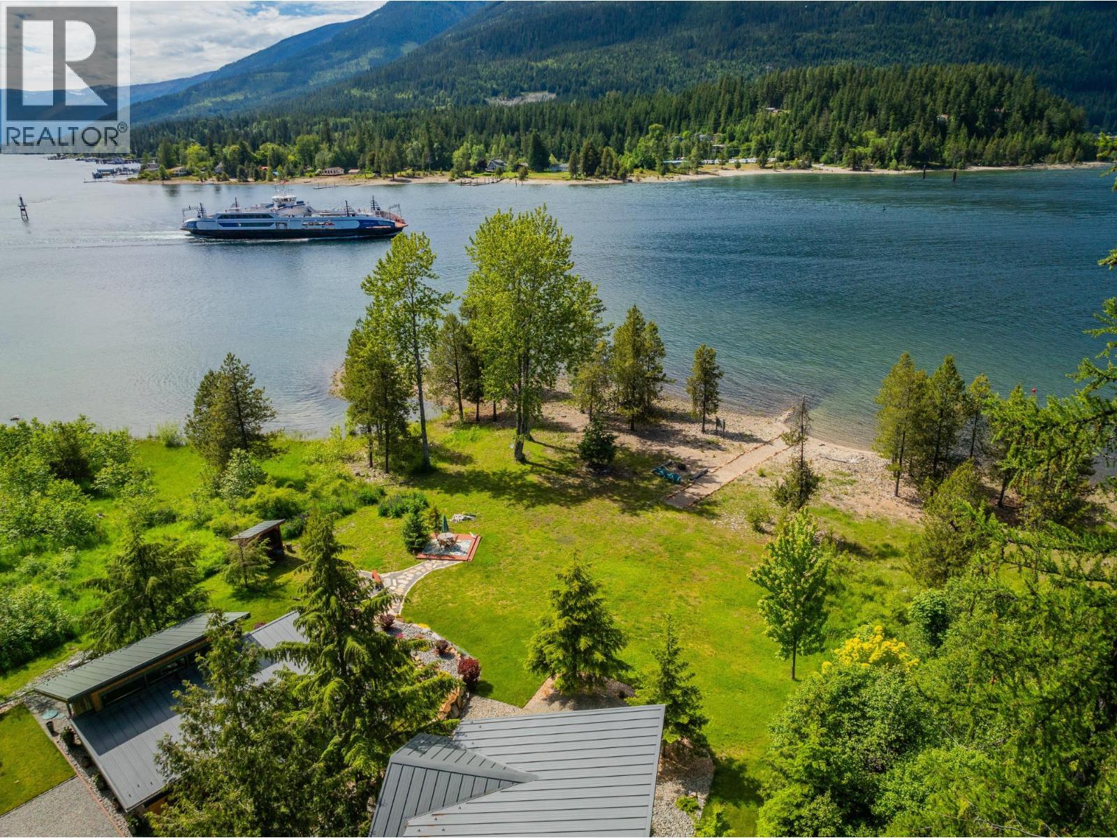  179 KOOTENAY LAKE Road, Procter