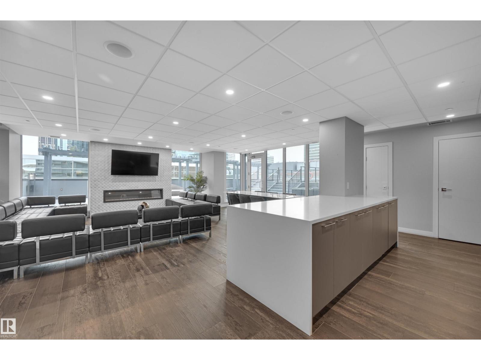 #2701 10180 103 ST NW - 25