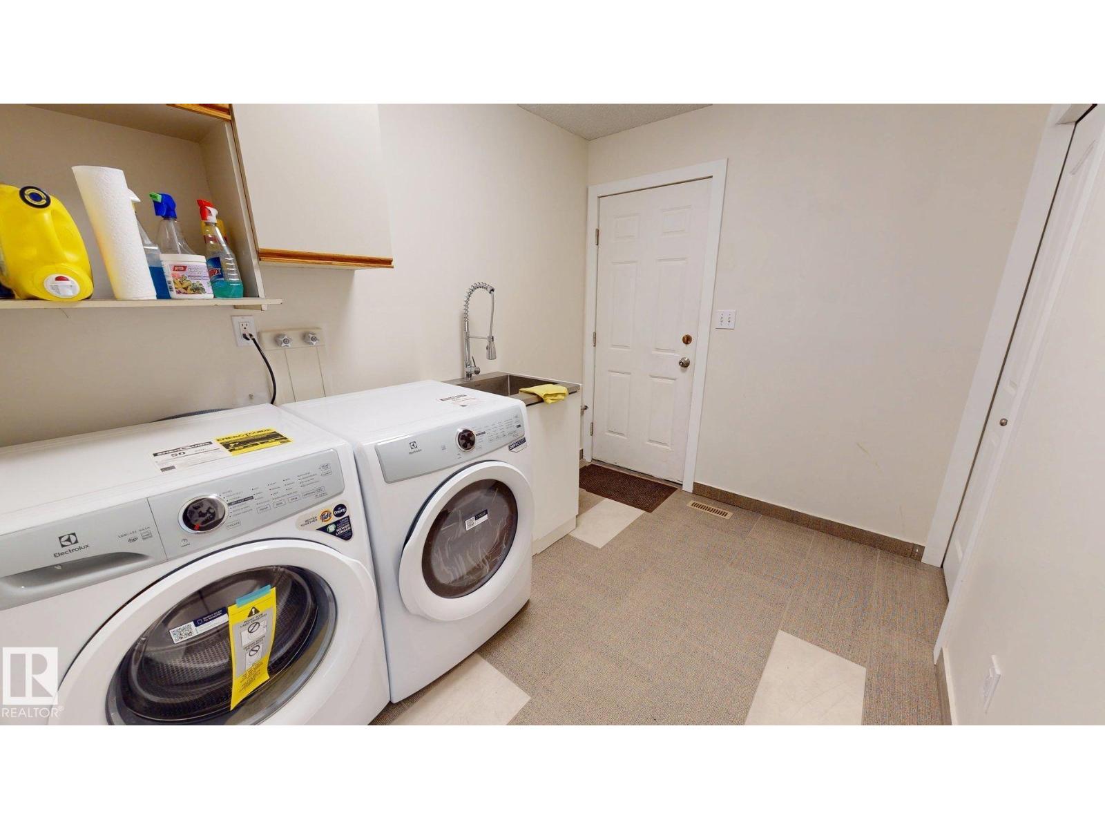 9733 184 ST NW, Edmonton