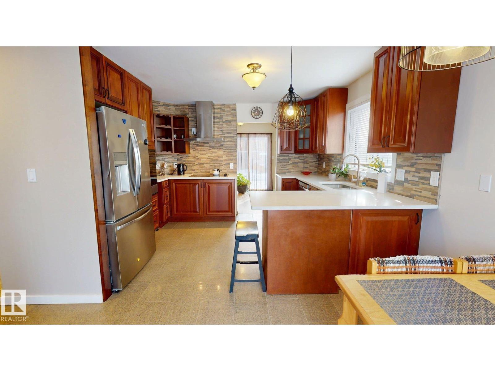 9733 184 ST NW, Edmonton