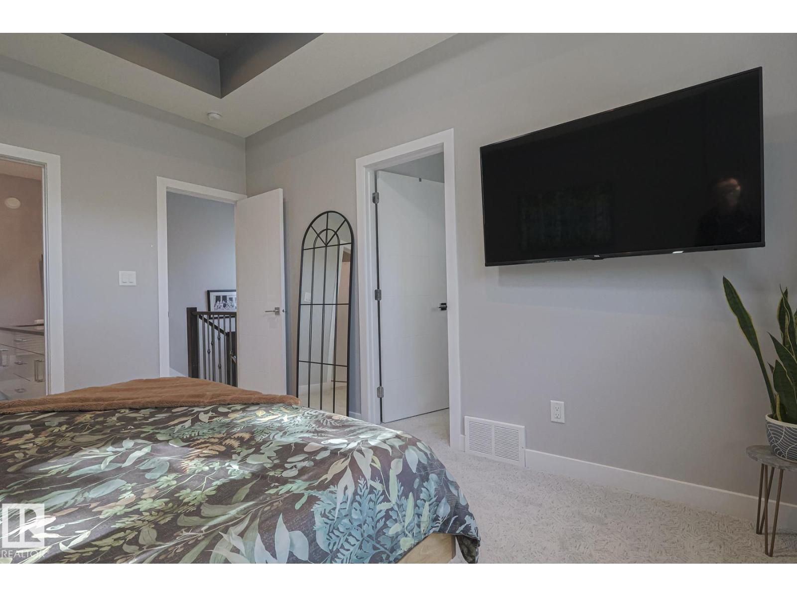 10824 63 AV NW, Edmonton