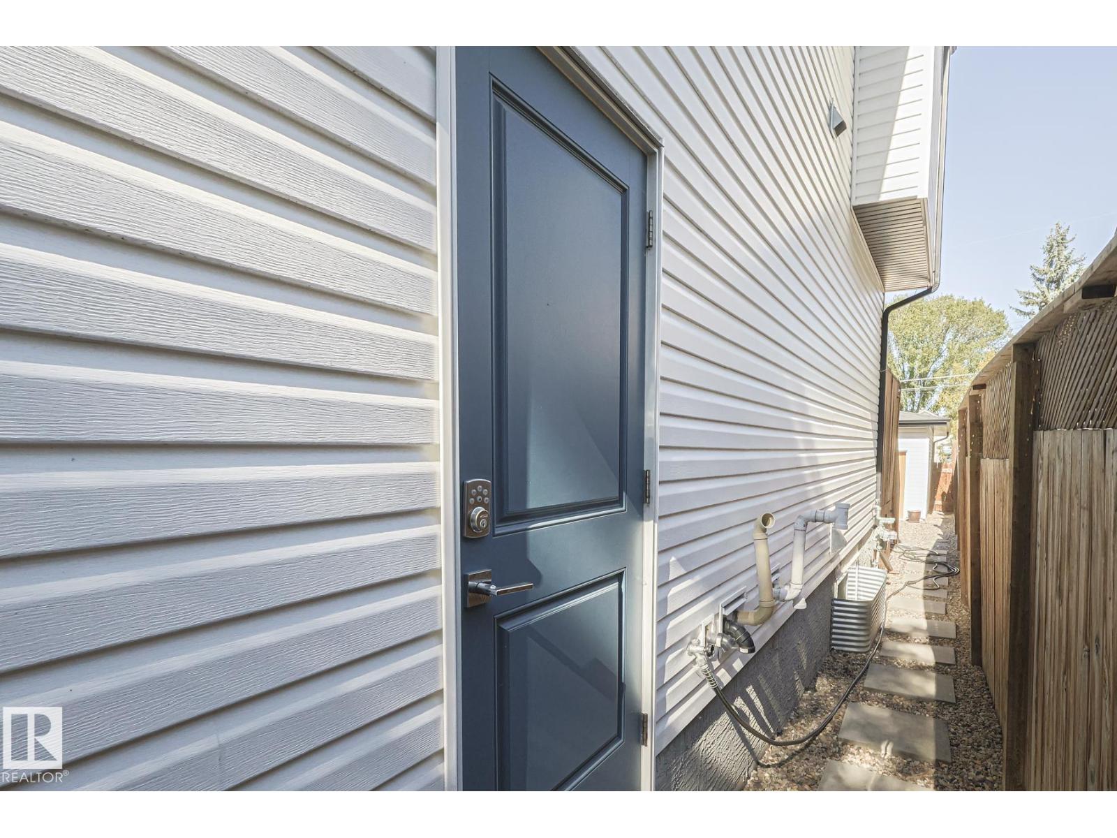 10824 63 AV NW, Edmonton