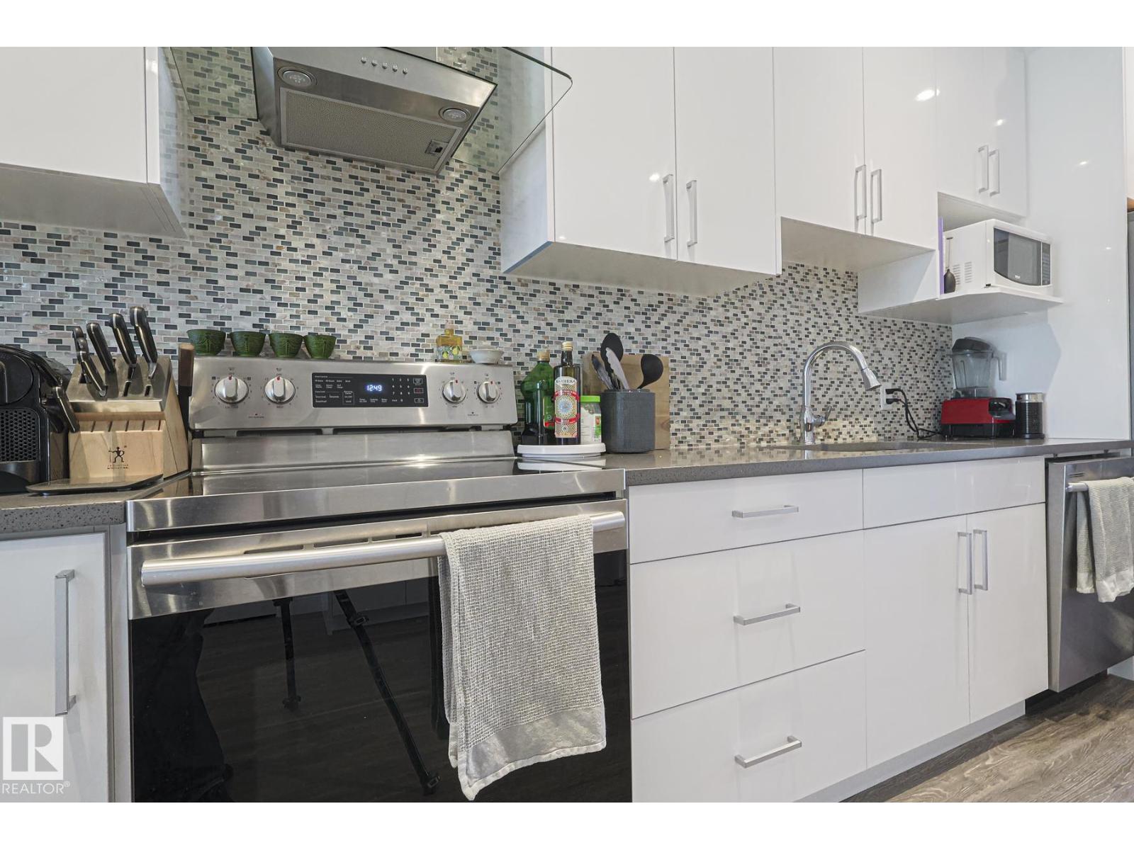 10824 63 AV NW, Edmonton