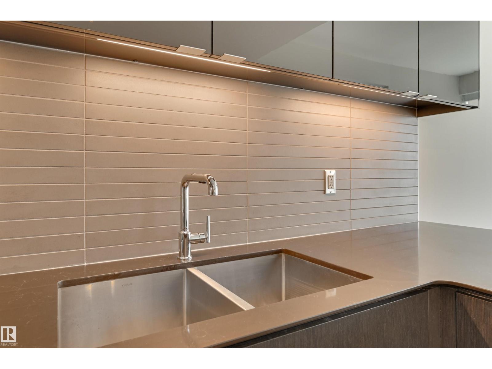 #3412 10360 102 ST NW - 17