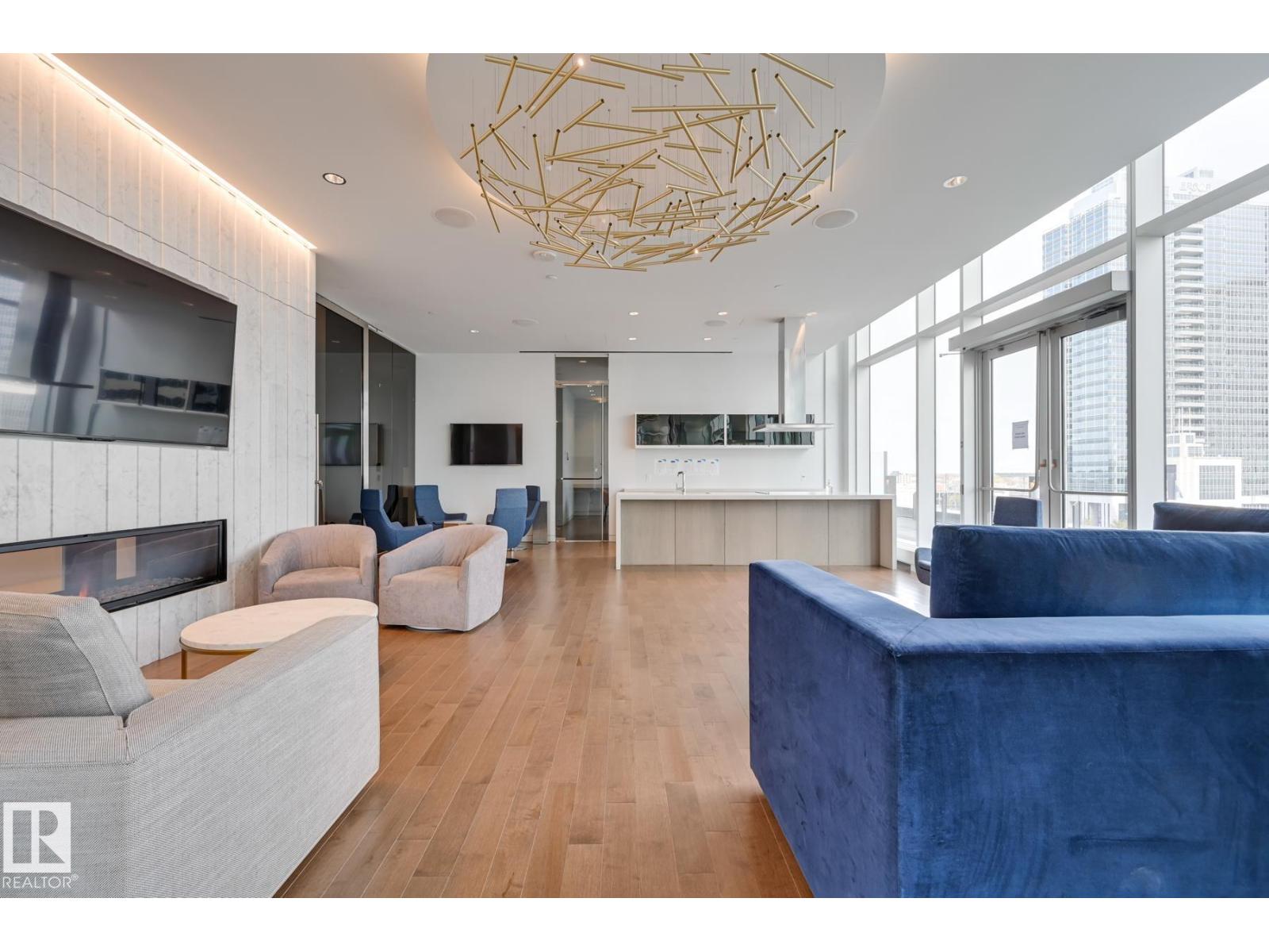 #3412 10360 102 ST NW - 36