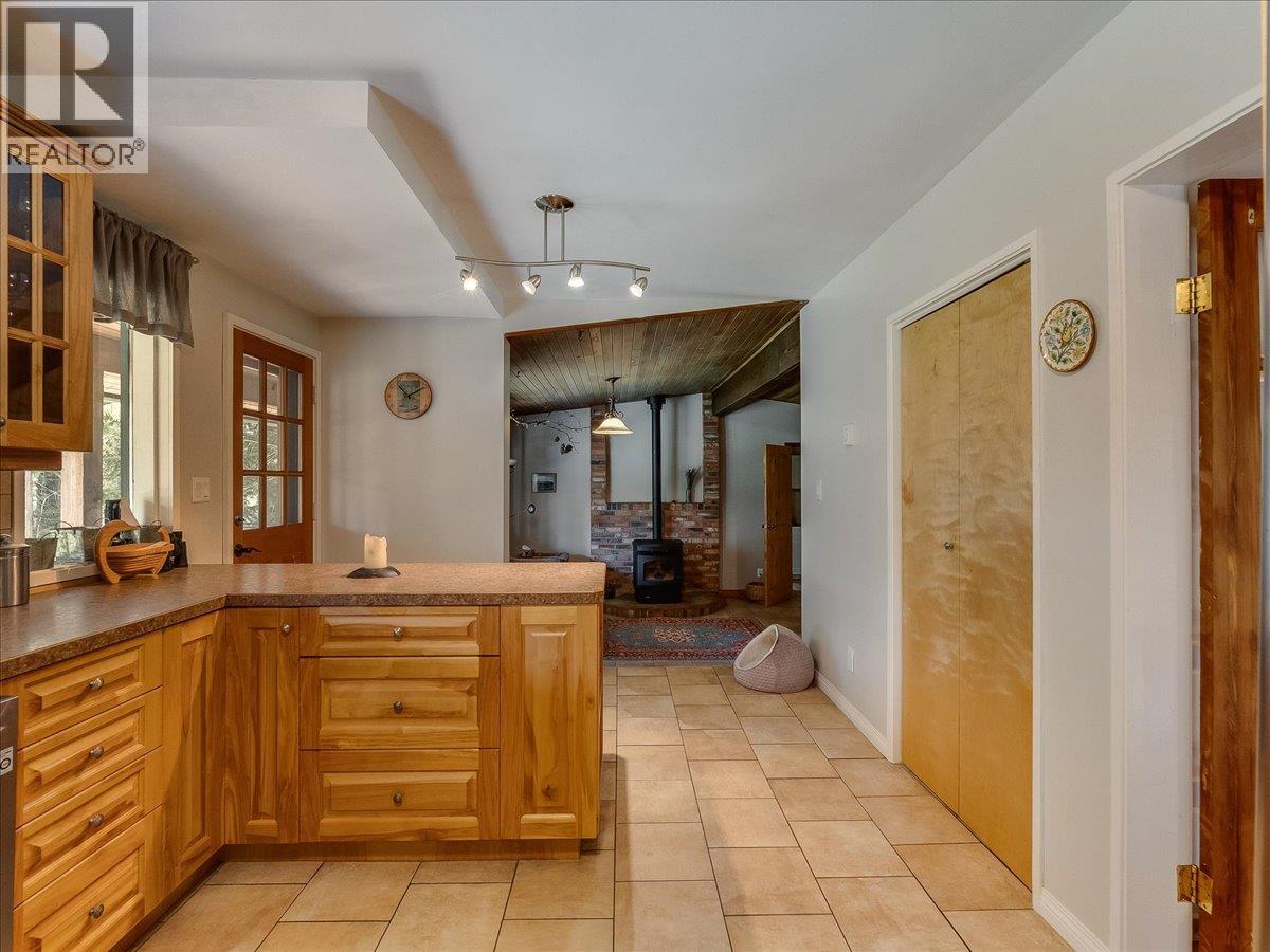  2827 Evin Road, Slocan Park